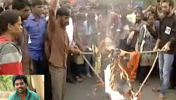 Rohith Vemula&#039;s suicide: Students burn Smriti Irani&#039;s effigy; demand Rs 5 crore compensation, job for scholar&#039;s kin