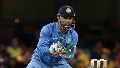 India vs Australia: Struggling MS Dhoni finds support in Michael Hussey