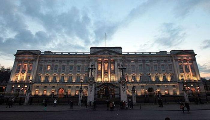 Want to visit and see grandeur of Buckingham Palace? – Take this virtual tour