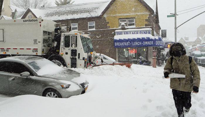 New York shuts down, bans travel due to monster storm