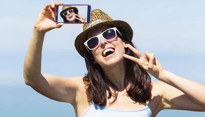 'Selfie' fever: New reports claim romantic crisis behind the rage! 