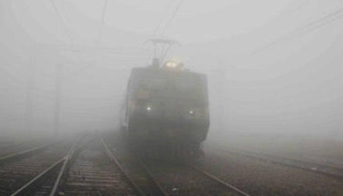 Dense fog in Delhi, at least 45 trains cancelled due to zero visibility