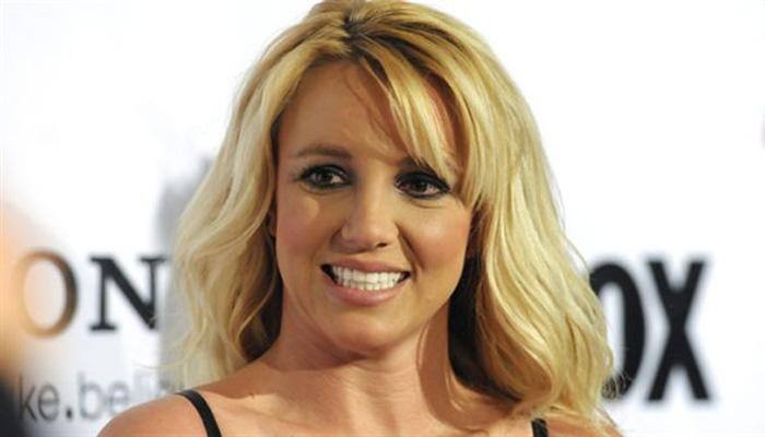 It&#039;s hot! Britney Spears looks sultry in bikini—Watch it here