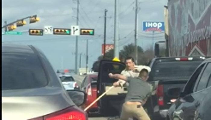Texas road rage video: Two drivers fight with baseball bat and stick 