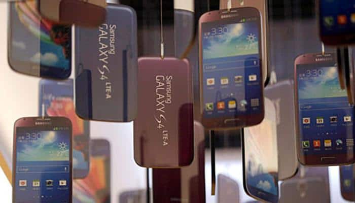 Smartphone shipments hit record high in 2015: Report