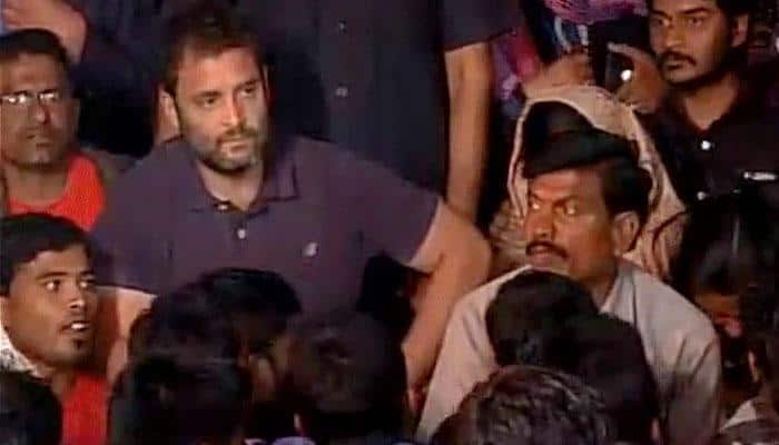 Rahul Gandhi reaches Hyderabad University to join candlelight march on Rohith Vemula&#039;s suicide issue