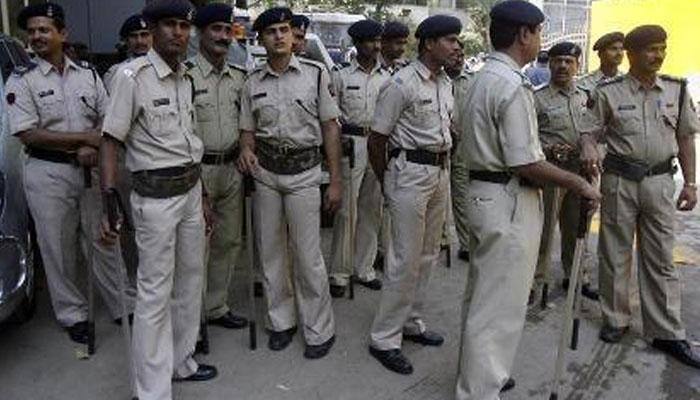 15 injured as two communities clash in northwest Delhi&#039;s Sangam Park area; heavy police force deployed