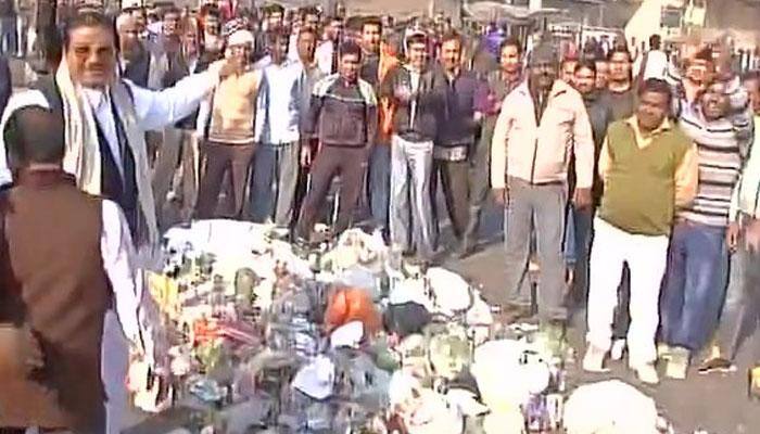 No end to garbage politics in Delhi as MCD workers&#039; strike enters sixth day