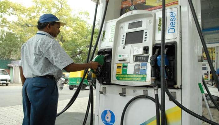 Despite low global prices, petrol price slashed by measly 4 paisa/litre; diesel price cut by 3 paisa/litre