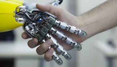 Robotic fingers to pick fragile objects with a gentle touch