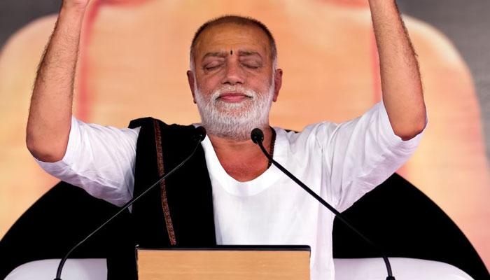 Women should not be barred from entering any temple: Morari Bapu Women should not be barred from entering any temple: Morari Bapu