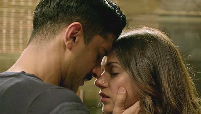 Farhan Akhtar, Aditi Rao Hydari land together at the airport?