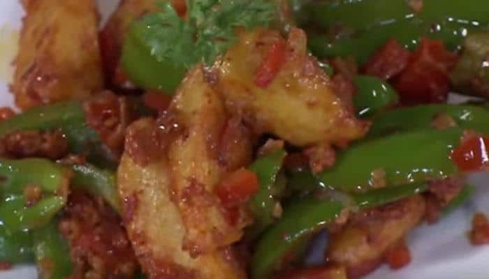 How to prepare &#039;Aloo Shimla Mirch&#039;: Watch here!