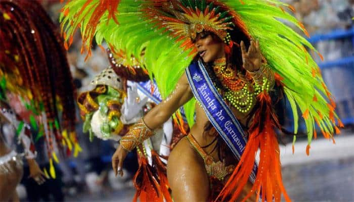 Rio carnival opens, defying growing Zika fears