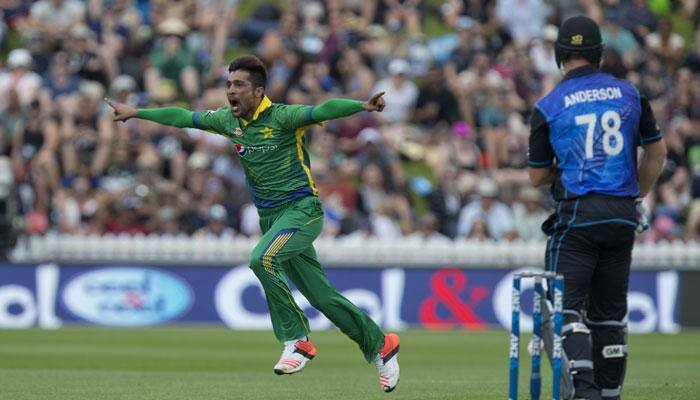 VIDEO: Mohammad Amir's hat-trick in Match 2 of PSL 2016