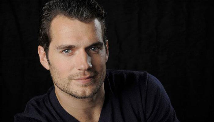 Henry Cavill flaunts new look for upcoming flick 'Batman v Superman: Dawn Of Justice'