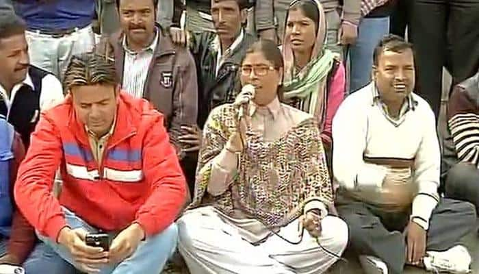 Relief for &#039;stinking&#039; Delhi as MCD sanitation workers agree to call off strike