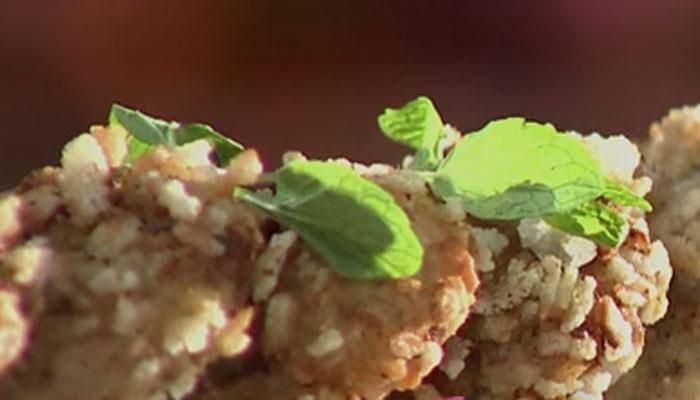 Recipe: Make 'Aloo Tikki Poha' at home—Watch how!
