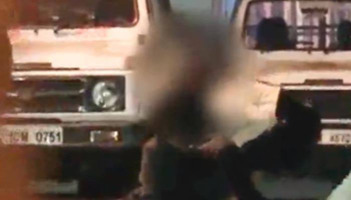 Drunk girl creates ruckus in Delhi&#039;s Connaught Place​; arrested - Watch