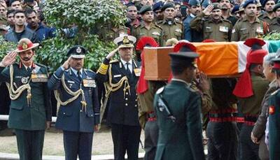 Nation bids teary adieu to Siachen braveheart Lance Naik Hanumanthappa, thousands attend his last journey​