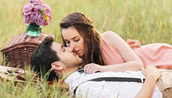 Valentine week: Celebrate 'Kiss Day' with these unique kisses!