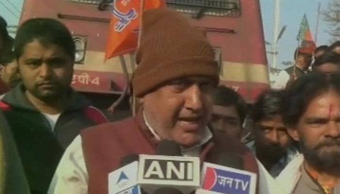BJP workers stop train to protest against Visheshwar Ojha's murder