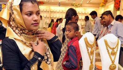 Gold price extends losses, ends at Rs 28,950 per ten grams