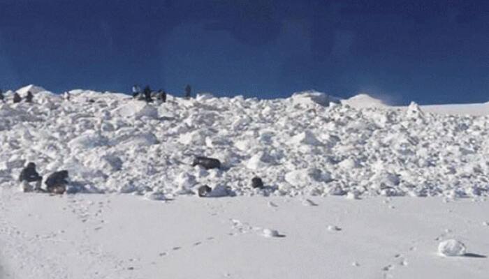 Was aware of possible avalanche risk in Siachen: Manohar​ Parrikar