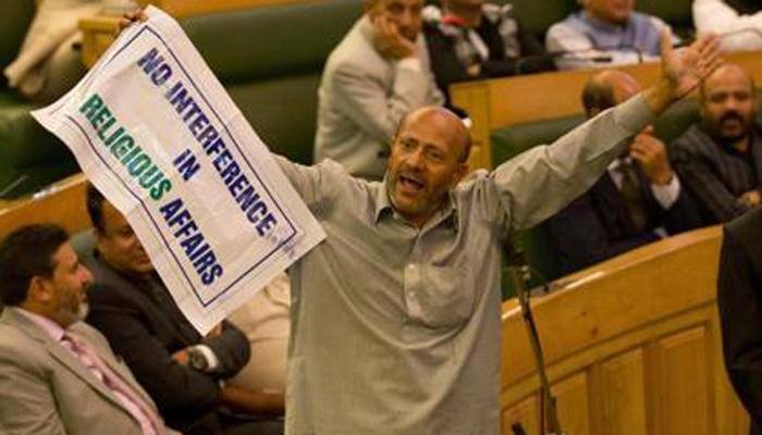 J&amp;K Independent legislator Engineer Rashid attacked