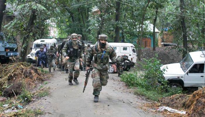 Fierce encounter in J&amp;K's Pampore underway; 6 troopers, 1 militant dead