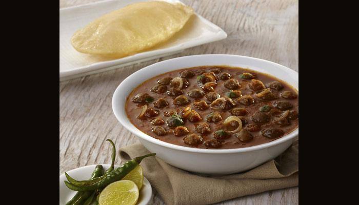 Recipe: Watch how to make 'Chhole Bhature' by chef Sanjeev Kapoor!