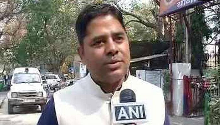 JNU row: If saying 'Vande Matram' makes me a 'goon' then so be it, says lawyer Vikram Chauhan