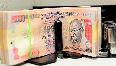 Rupee hits new 30-month low at 68.72, down 15 paise