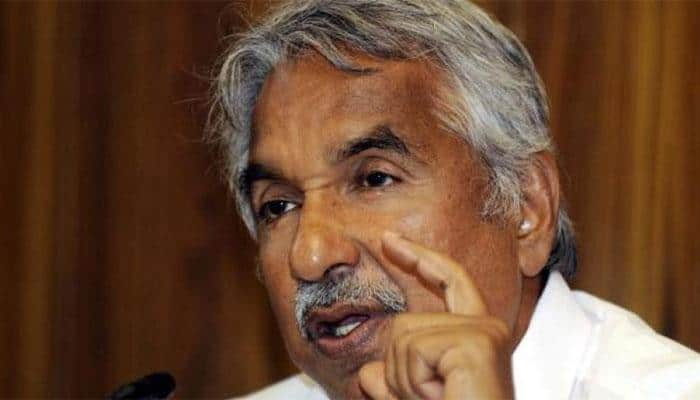 Kerala CM Oommen Chandy escapes unhurt in road mishap