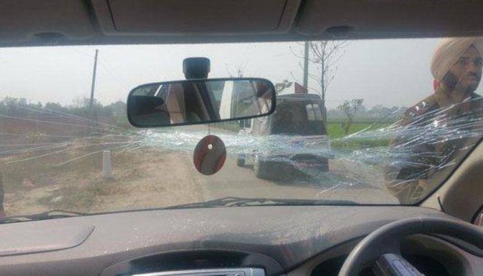 Arvind Kejrwal&#039;s car attacked in Punjab&#039;s Ludhiana; Delhi CM says Badals, Congress are nervous