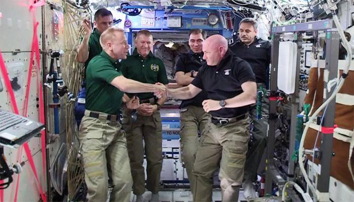 Watch: Astronaut Tim Kopra assumes command of International Space Station from Scott Kelly!