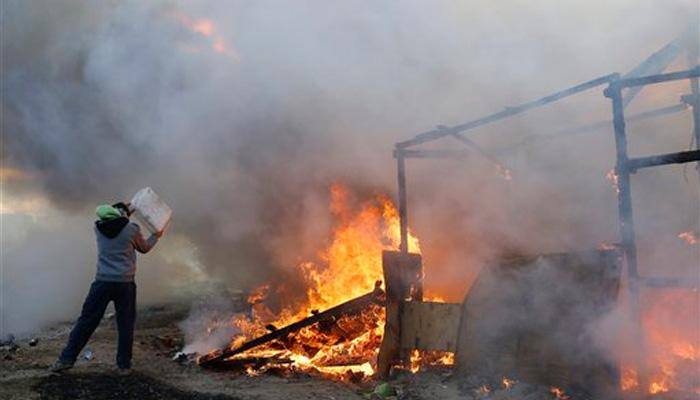 Clashes break out as France begins clearing Calais migrant camp