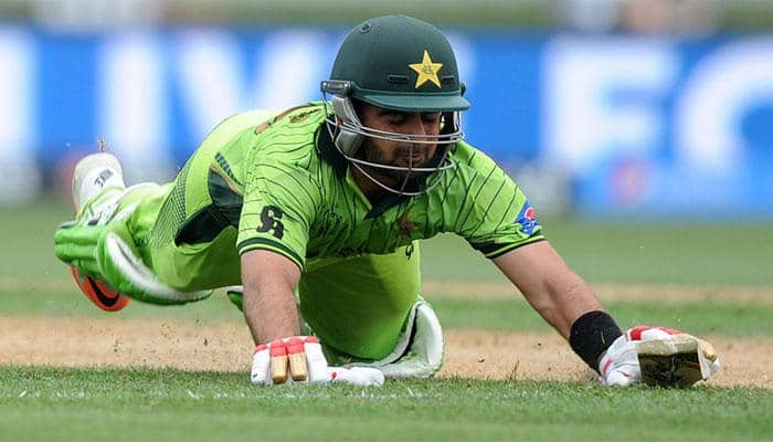 VIDEO: Commentators taunt Ahmed Shehzad for imitating Virat Kohli!