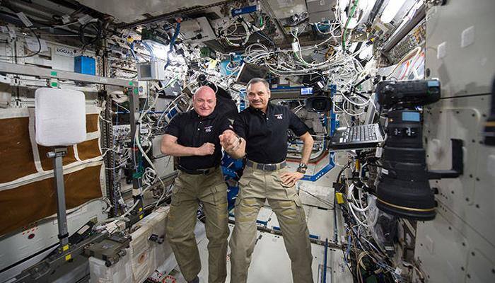 Scott Kelly's descent from International Space Station begins; NASA airs it live!