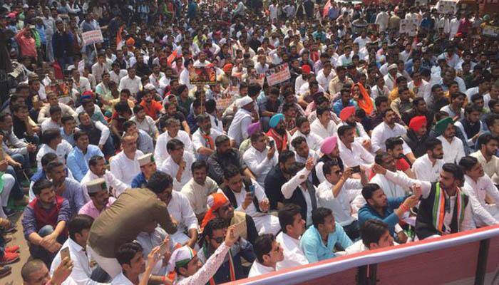 Rohith Vemula's suicide: Youth Congress holds protest march against Smriti Irani at Jantar Mantar