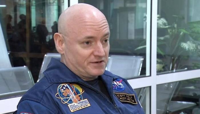 Watch: NASA astronaut Scott Kelly shares space experience!