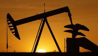 Oil prices rise as US output falls, eyes on cap talks 
