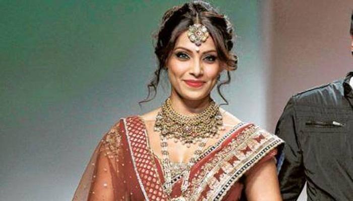 Bipasha Basu quashes engagement rumours, says she will make the official announcement when required