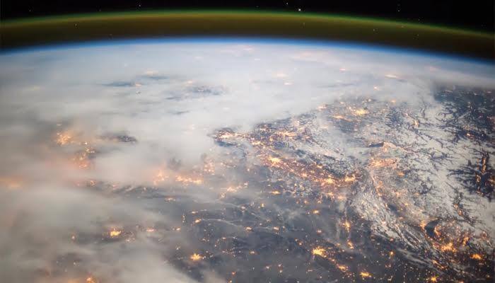  Watch: Astronaut Tim Peake travels through Spain over France from Moscow aboard ISS!