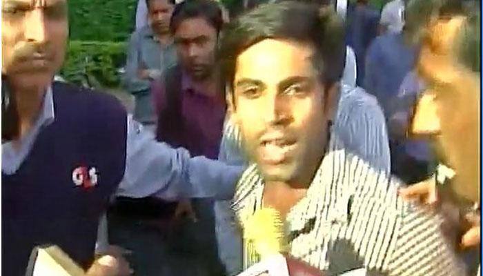 Upset over Kanhaiya Kumar&#039;s statement about Army, man attacks him inside JNU campus