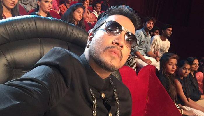 Bollywood singer Mika Singh unveils poster of music video 'Billo' - Check out 