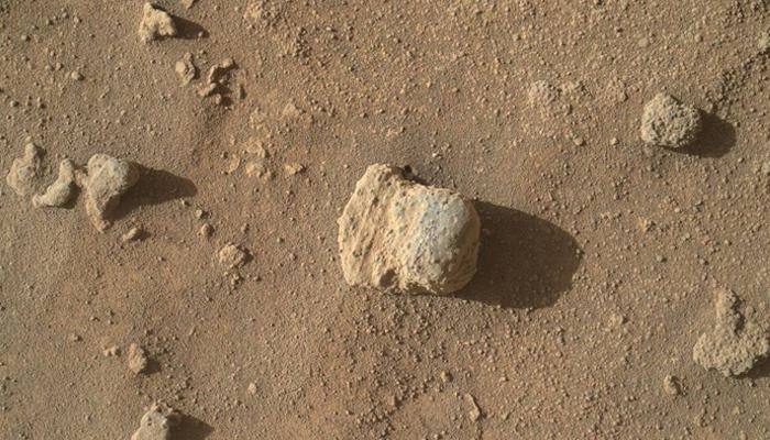 NASA's Mars rover spots sandstone nodule on Mount Sharp, Mars- See pic!