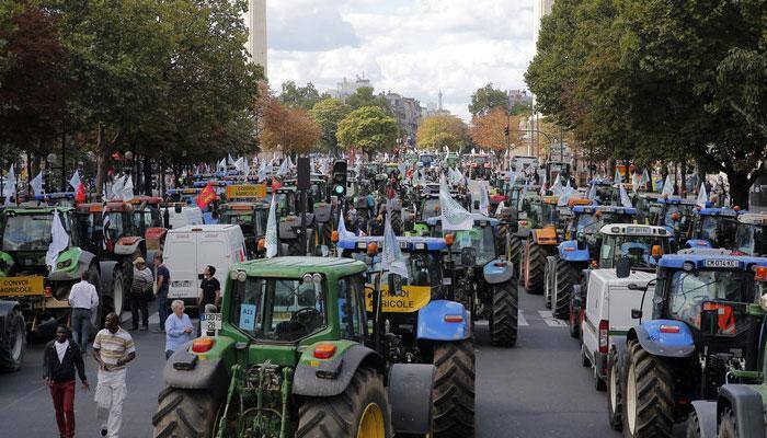 EU promises more relief for crisis-hit farmers