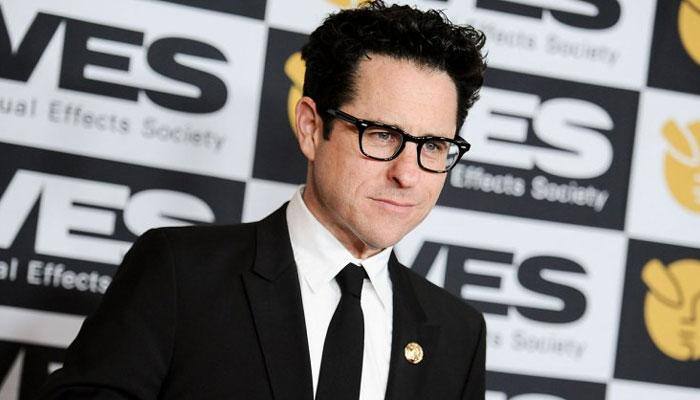 Abrams asks fans to not watch 'The Force Awakens' on mobiles