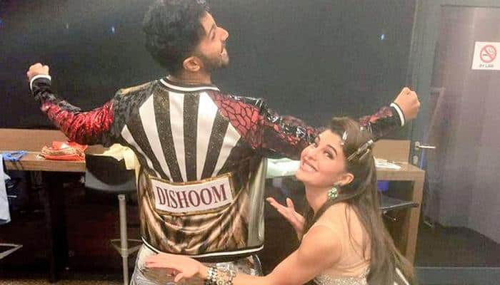 What is Varun Dhawan doing to &#039;Dishoom&#039; co-star Jacqueline Fernandez in this video at TOIFA launch? - Watch